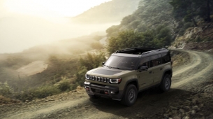 Inilunsad ng Jeep ang lahat ng bago at ganap na de-kuryenteng 2026 Recon SUV