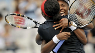 Natalo ang magkapatid na Williams sa kanilang comeback doubles match sa Cincinnati Open
